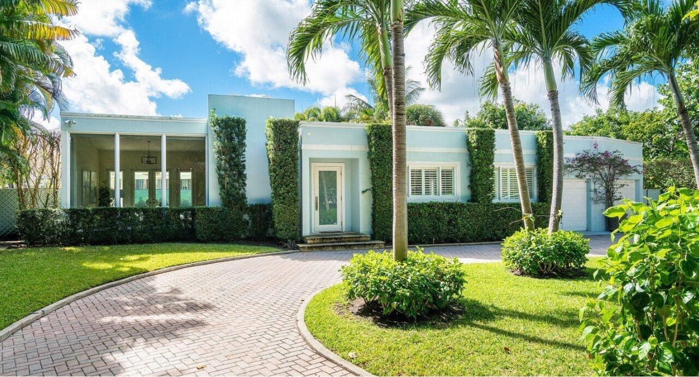 Talent agency founder, wife buy Palm Beach house for $8.9M. It came with a bonus.