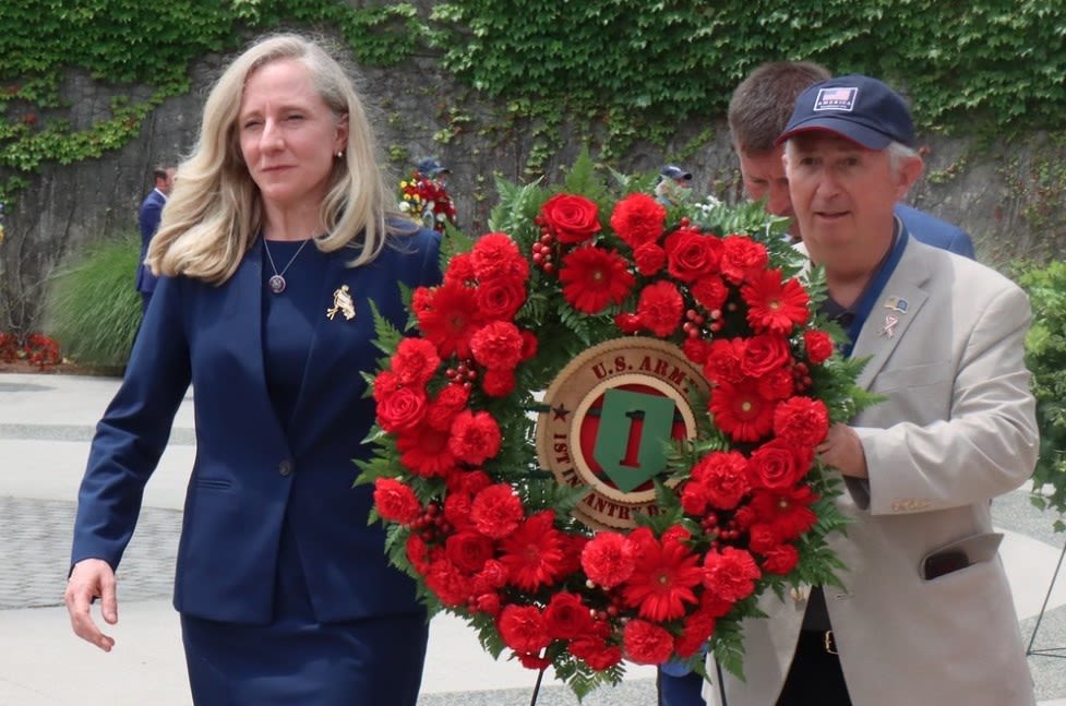 Spanberger honors WWII veterans on D-Day in Bedford