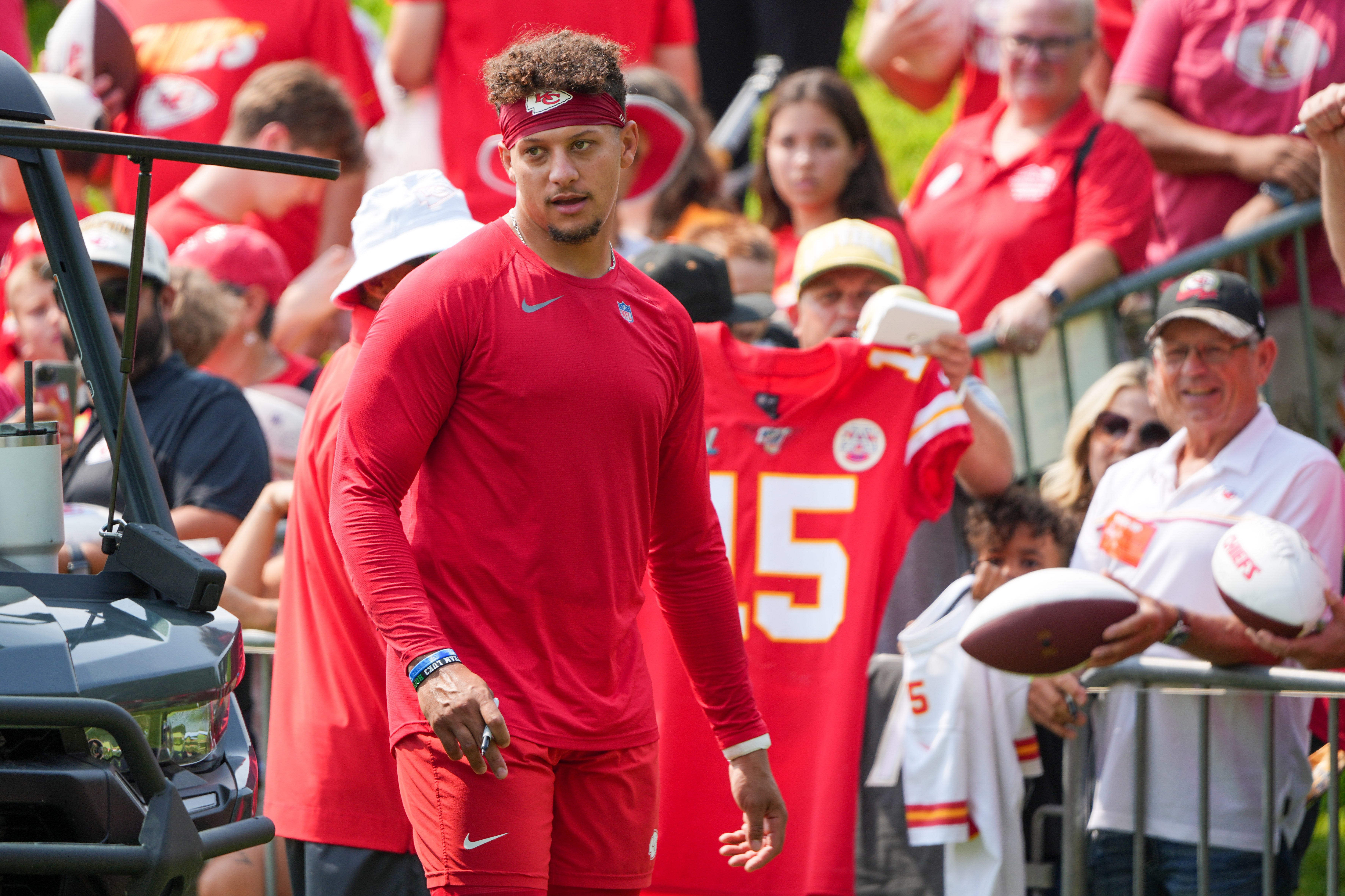 WATCH: Patrick Mahomes prevents potential fight at Chiefs training camp