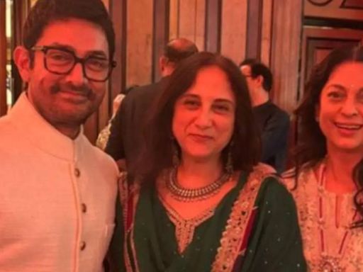 Juhi Chawla shares INSIDE photos from Aamir Khan's mother Zeenat Hussain's 90th birthday celebration: 'On Ammi's special day' - Times of India