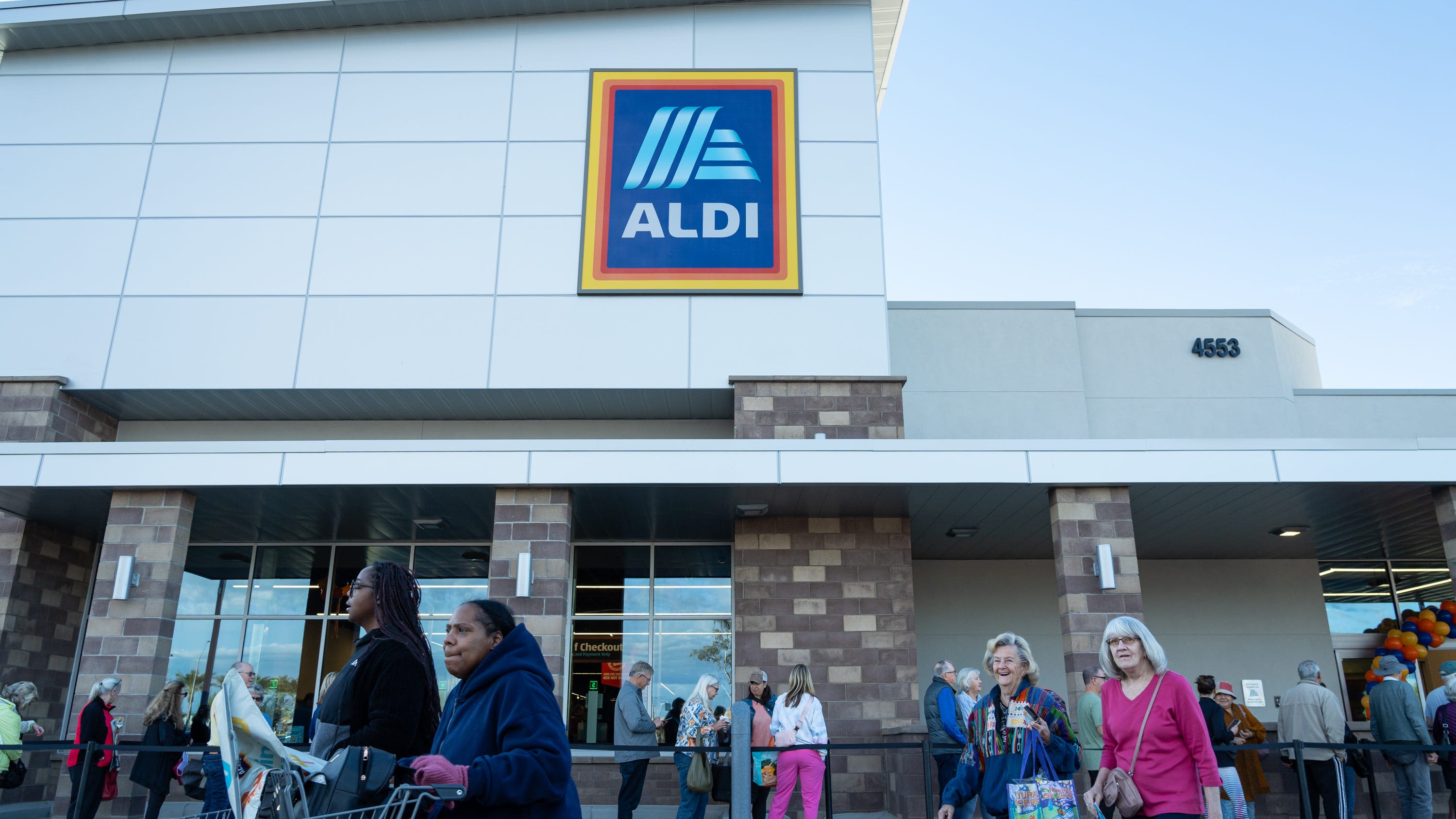 Discount grocer Aldi buys 2 closed 99 Cents Store locations in Phoenix, Mesa