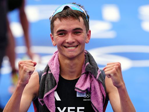 Alistair Brownlee congratulates Alex Yee as GB gathers medal momentum in Paris