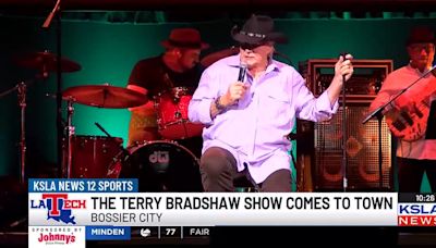 Shreveport native, NFL Hall of Famer Terry Bradshaw performs on stage at Margaritaville
