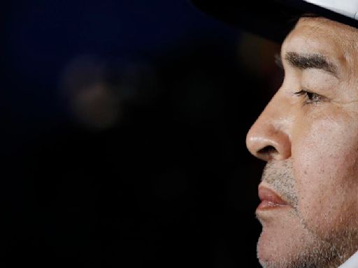 Justicia francesa abre pesquisa por robo antes que el Balón de Oro de Maradona sea subastado