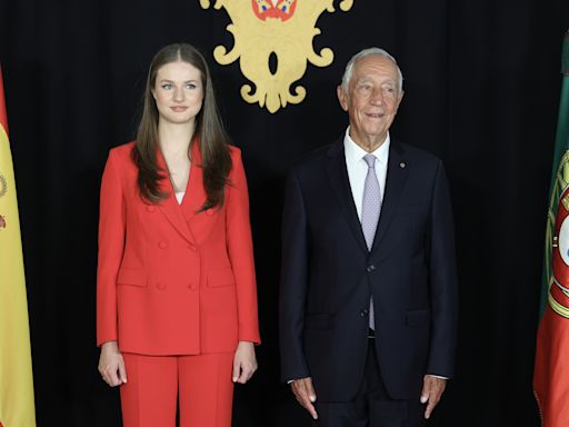 Na chegada a Portugal, princesa Leonor foi condecorada por Marcelo Rebelo de Sousa