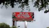 “No a los dictadores. No a Trump”, la campaña que relaciona a Fidel Castro y al líder republicano en Miami