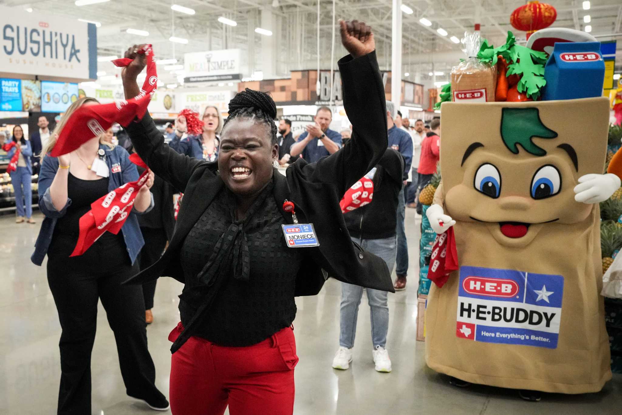 H-E-B opens new Texas e-commerce center. Here's what to know.