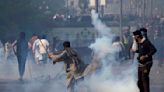 Choques en Pakistán, policía trata de detener a exmandatario
