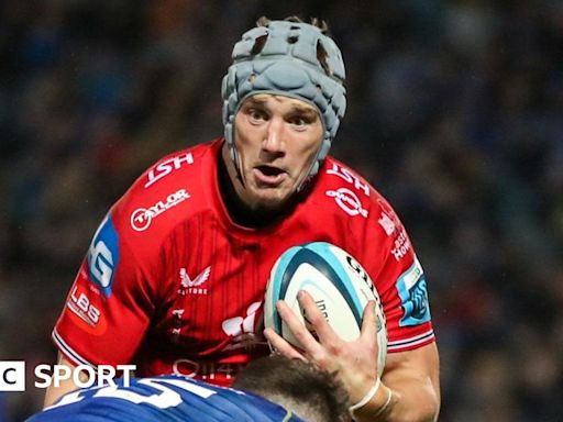 Jonathan Davies: Wales centre announces he will leave Scarlets