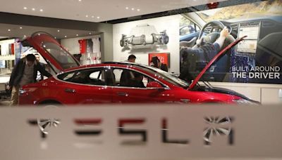 Barclays cuts Tesla stock target on expectations of negative Q1 earnings call By Investing.com