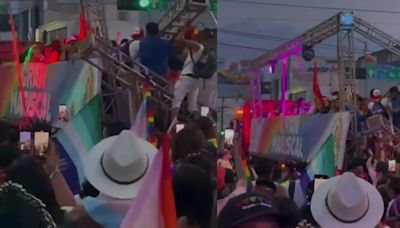 VIDEO: ¡De terror! Casi cae escenario de carro alegórico en Monterrey