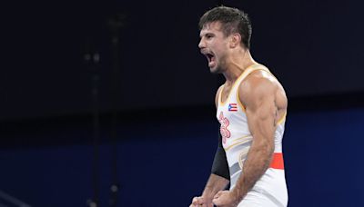 Puerto Rico hace historia en lucha libre y gana medalla de bronce con dramatismo en París 2024 - El Diario NY