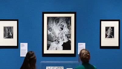 Família real abre exposição com fotos raras e inéditas no Palácio de Buckingham