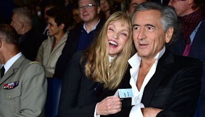 “Toutes les nuits possibles” : Arielle Dombasle s'emballe en parlant de son mari BHL