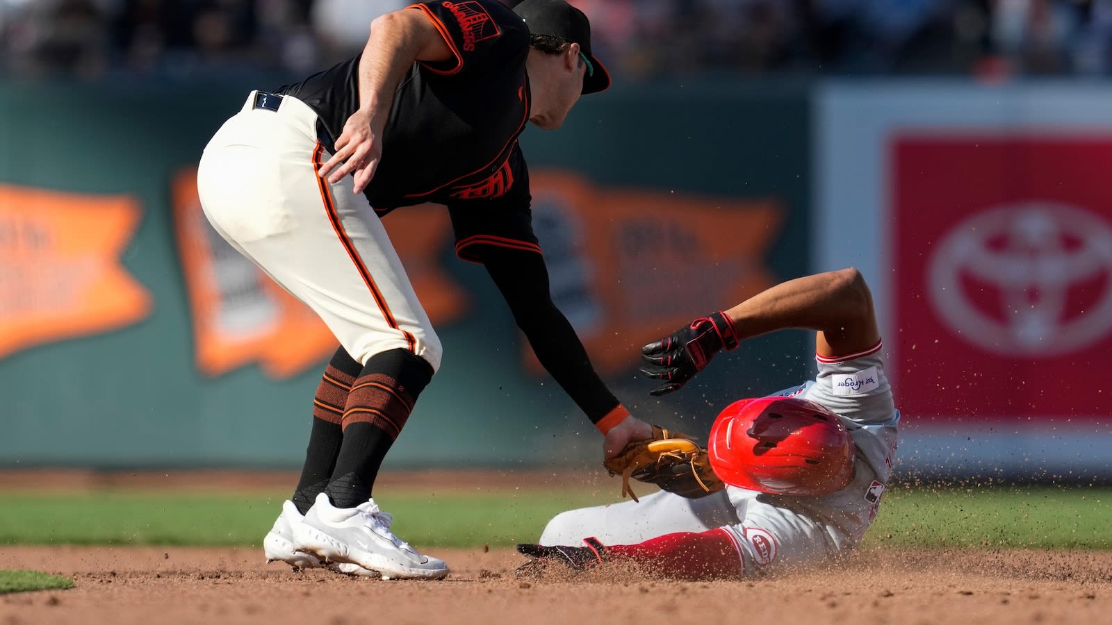 Matt Chapman's grand slam leads the Giants past the Reds 5-1