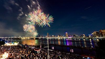 2024大稻埕夏日節登場！300秒主題煙火秀綻放臺北夜空 吸6.6萬人次共賞 | 蕃新聞