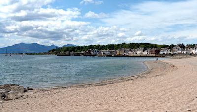 Tiny island with white sand beach - just 8 minutes from mainland Britain