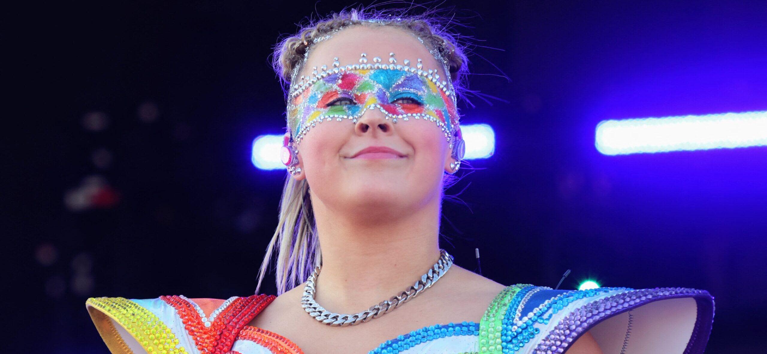 JoJo Siwa Claims Nickelodeon Snubbed Her After She Came Out As Part Of LGBTQ+ Community