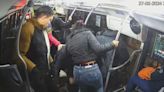 ¡De locos! Fingieron ser pasajeros de un colectivo y tramaron un insólito plan para robar un celular | Policiales