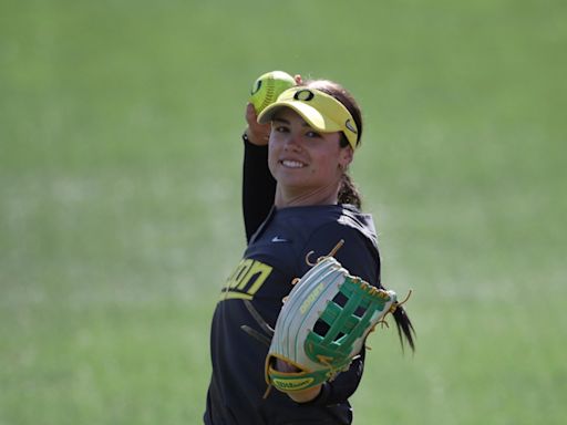 Ariel Carlson homers twice, No. 20 Oregon softball takes series from Oregon State