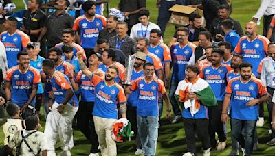 Watch: Rohit Sharma, Virat Kohli along with Team India sing 'Vande Mataram'