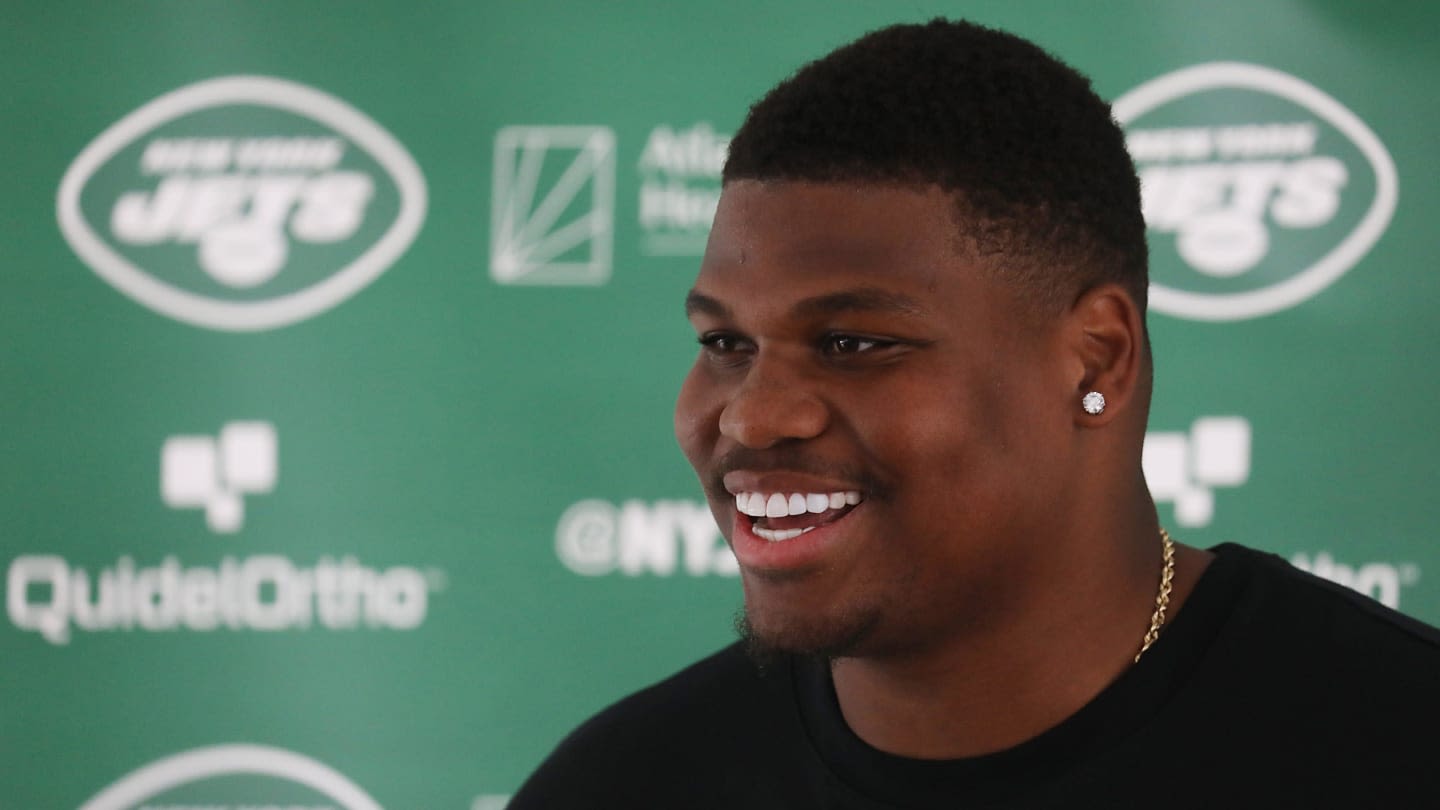 Jets' Quinnen Williams Hilariously Stunned Realizing Aaron Rodgers' Age