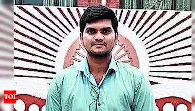 Truck driver’s son drives his way to IIM-Lucknow | Lucknow News - Times of India