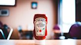 耗時 9 年設計、歷經 45 代原型，番茄醬龍頭亨氏如何打造 100% 可回收瓶蓋？