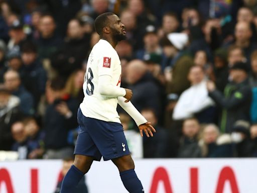 Tottenham reps schedule talks over signing £100,000-per-week star this week