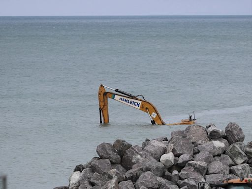 Monster 90-ton digger is swamped by incoming tide & knocked out of action