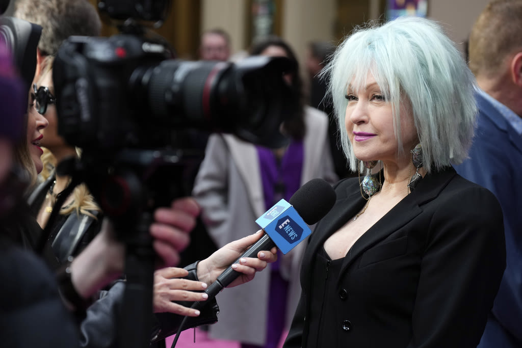 Cyndi Lauper announces farewell tour with special guests