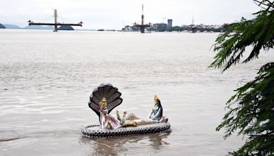 Assam floods: Over 6.71 lakh hit; IAF pressed into rescue