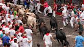 Los peligrosos toros de Jandilla dejan un herido por asta en el sexto encierro de San Fermín 2024