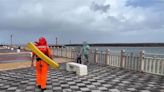 凱米吹9級強風掀3.3米巨浪 永安漁港觀浪遊客遭驅離 - 生活