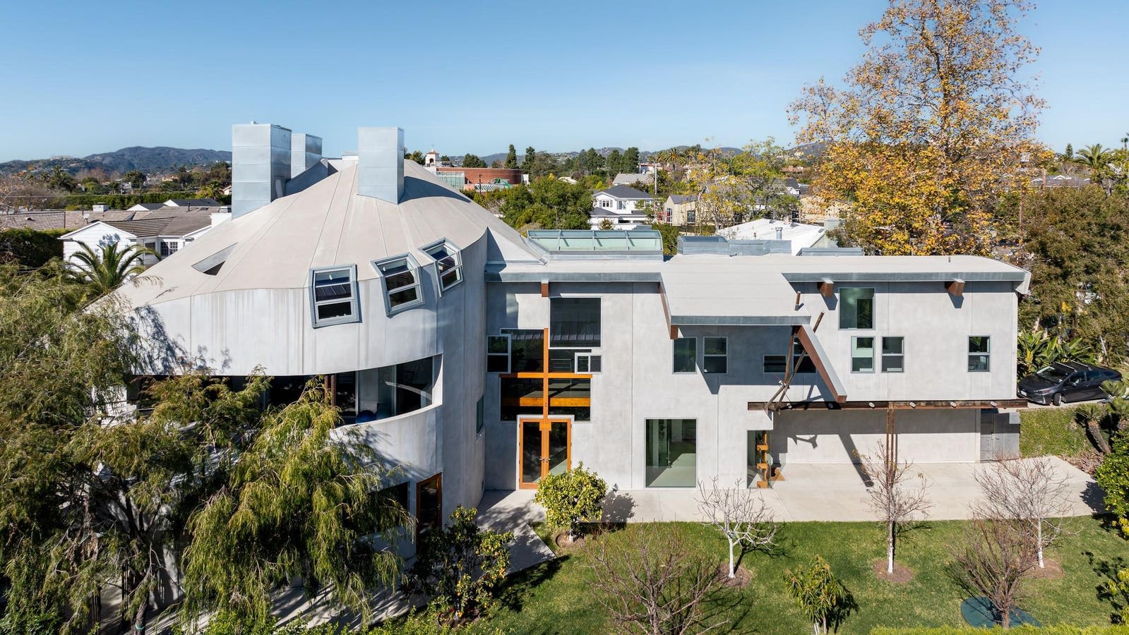 These Homes By Big-Name Architects Just Hit The Market—With Curved Walls And Built-In Furniture (Photos)