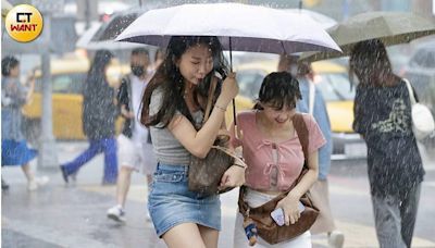 大雨還沒停！氣象署擴大「17縣市」豪大雨特報 3地區升級豪雨