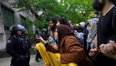 U. of C. police clear protest encampment early Tuesday, days after president announces intention to intervene