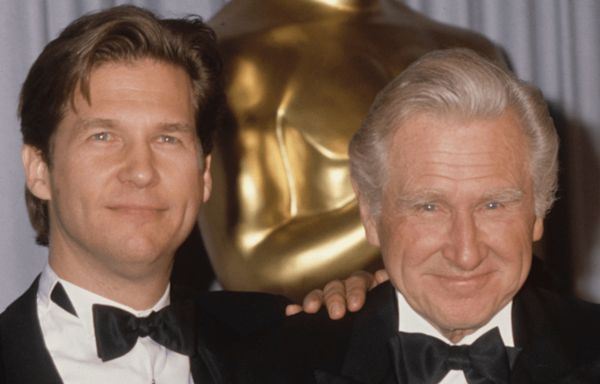 Fans Detect Uncanny Resemblance Between Late Lloyd Bridges and Sean Penn in Throwback Pic