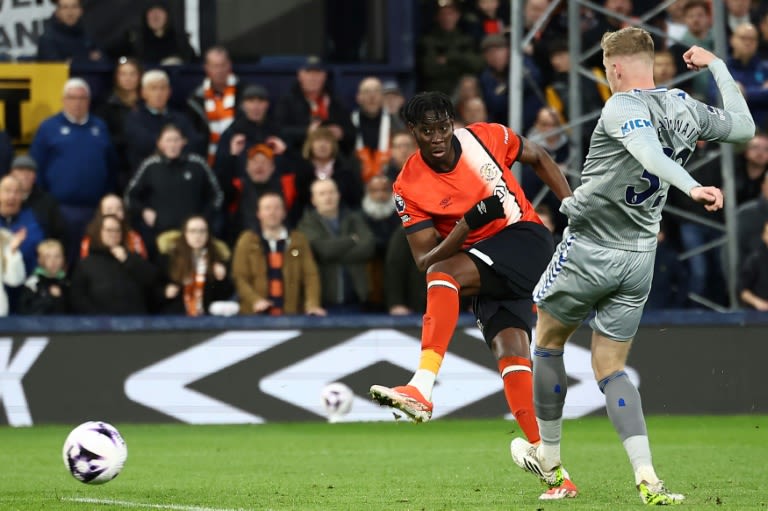 Adebayo rescues struggling Luton in draw against Everton