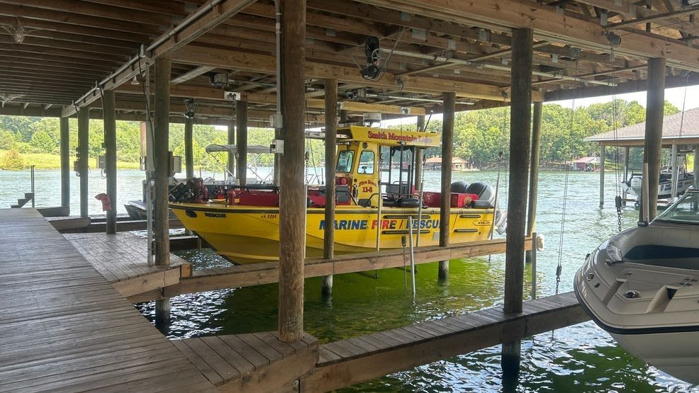 Teenage tuber hit by a boat in accident at Smith Mountain Lake