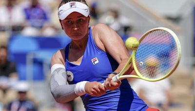 Wimbledon champ Barbora Krejcikova rallies past Sara Sorribes Tormo in 1st round at Paris Olympics