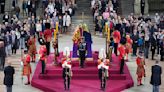 Vigil of the Princes: The moving sight of the Queen's children