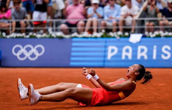 China’s Qinwen upsets world No.1 Swiatek in Olympic tennis