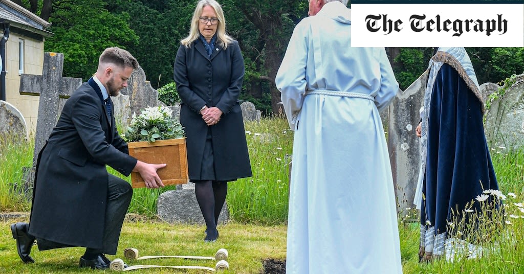 Suspected murder victim buried in churchyard 500 years later