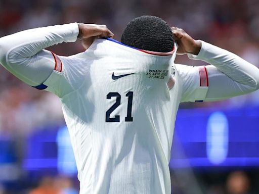 USA soccer's Tim Weah shoves Panama player, gets shown red card after VAR intervenes in key Copa America clash