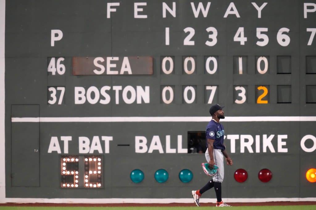 Red Sox knock Mariners ace out of game in explosive 14-run rout