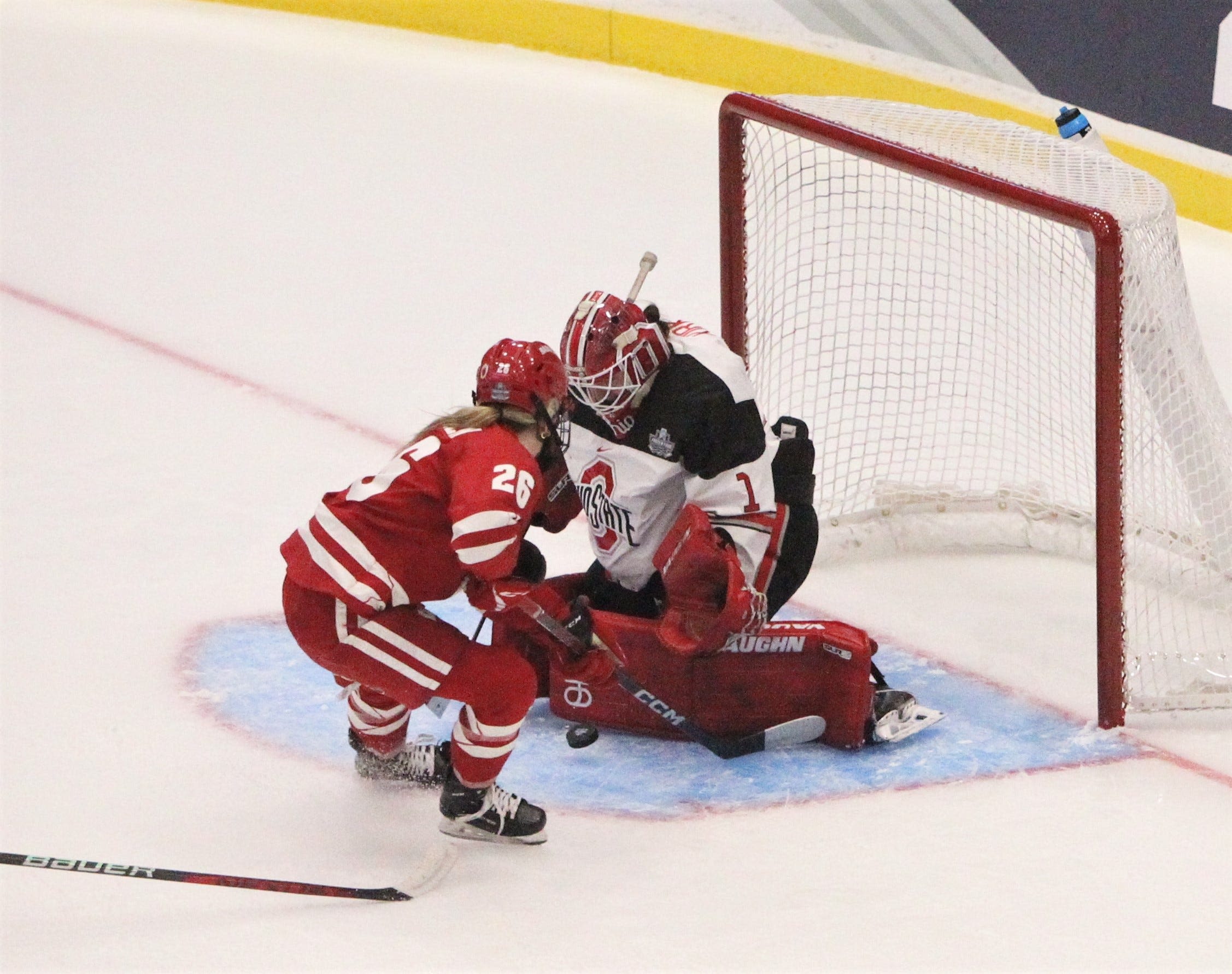 Wisconsin women’s hockey retains a pair of key contributors