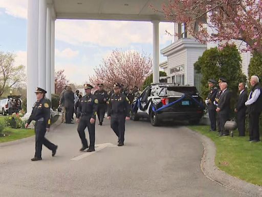 Hundreds of police officers mourn Billerica Sgt. Ian Taylor at wake