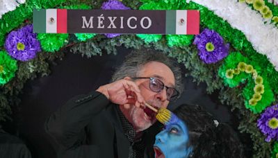 Burton y el elenco de “Beetlejuice Beetlejuice” visitan México