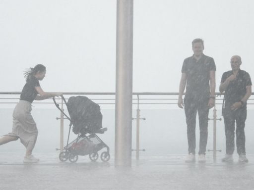 天文台｜黃色暴雨警告信號生效 西貢區雨勢特大 已錄得或料每小時雨量超過70毫米